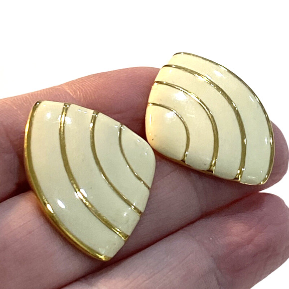 Vintage Napier pierced earrings gold tone & cream enamel finish mod shell shapes - Picture 3 of 5
